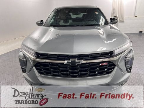 New 2026 Chevrolet Trax RS w/ Sunroof Package image 2