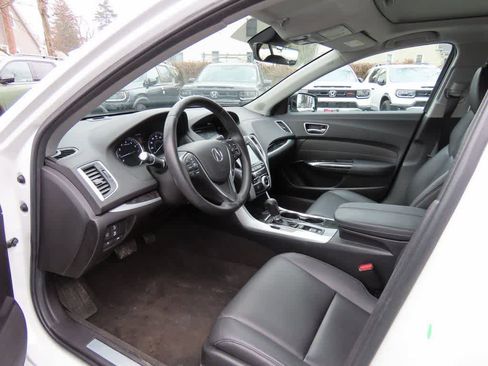 Used 2020 Acura TLX image 2