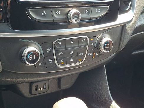 Used 2023 Chevrolet Traverse LT AWD/4WD image 17