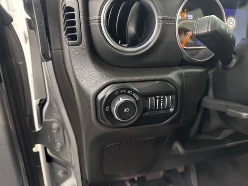 Used 2020 Jeep Wrangler Unlimited Sahara w/ Uconnect 4C Nav & Sound Group image 17