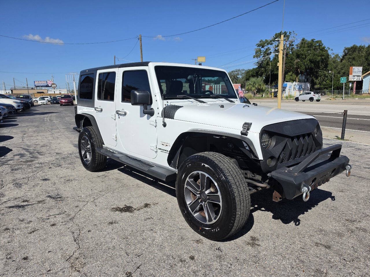 Used 2016 Jeep Wrangler Unlimited Sahara w/ Connectivity Group AWD/4WD image 2