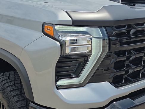 Used 2024 Chevrolet Silverado 2500 ZR2 w/ Technology Package AWD/4WD image 28
