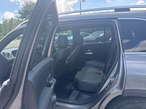 Used 2025 Mercedes-Benz EQB 300 4MATIC image 15