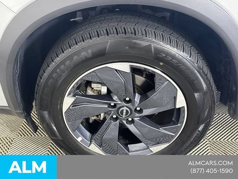 Used 2025 Nissan Rogue SV FWD image 15