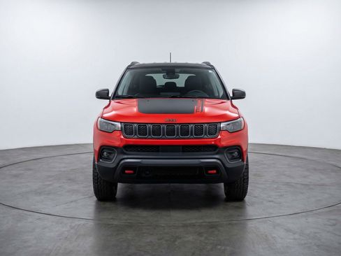 Used 2025 Jeep Compass Trailhawk image 2