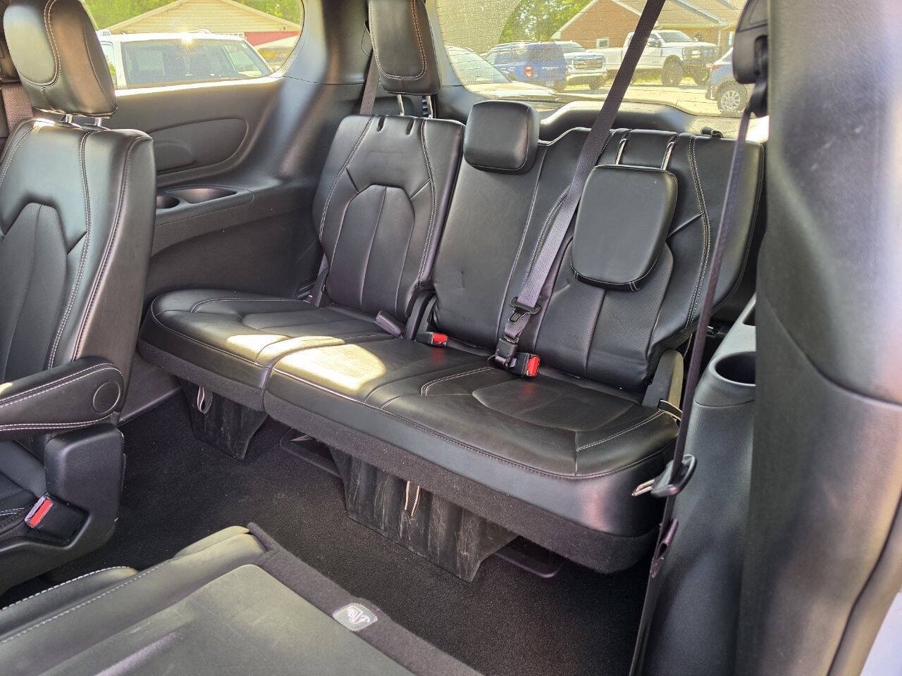 Used 2025 Chrysler Pacifica Select FWD image 10