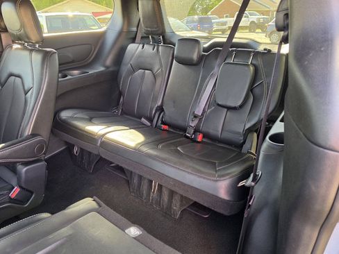 Used 2025 Chrysler Pacifica Select FWD image 10
