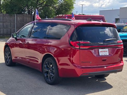 New 2026 Chrysler Pacifica Select w/ S Appearance Package image 13