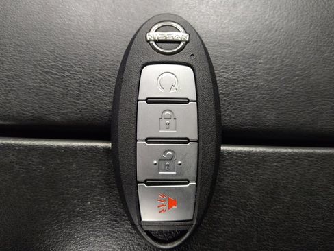 Used 2022 Nissan Rogue SV image 32