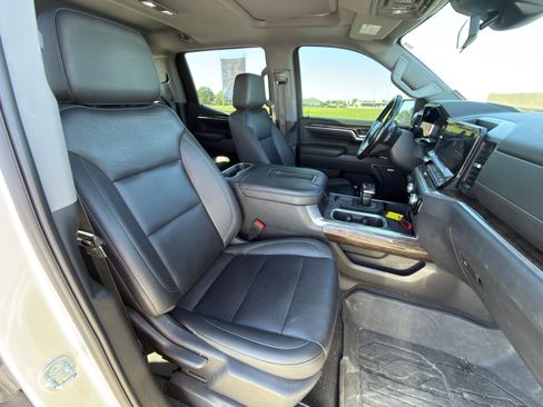 Used 2022 GMC Sierra 1500 Elevation w/ Elevation Premium Package AWD/4WD image 11