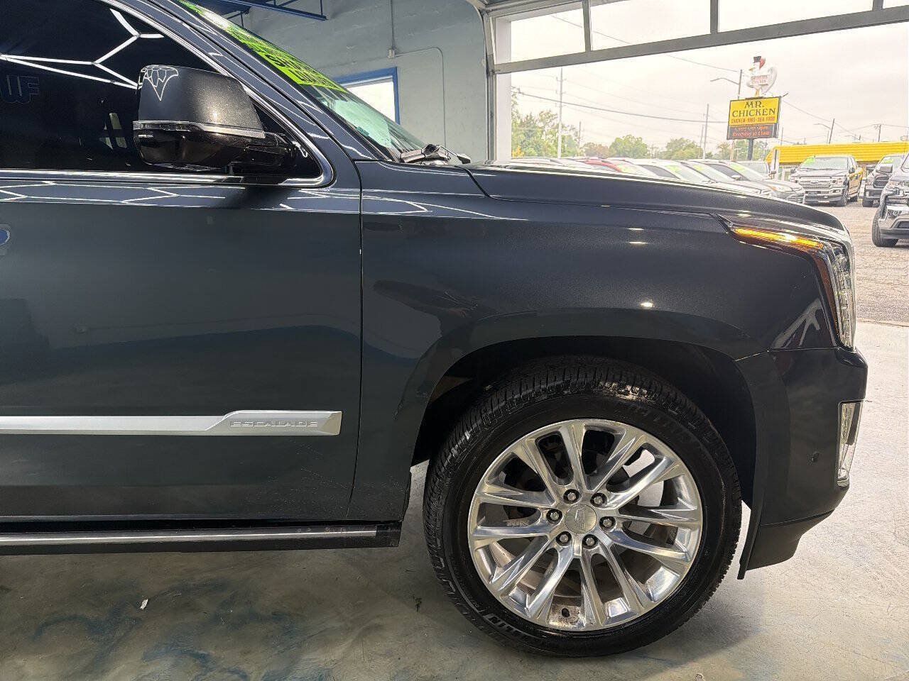 Used 2020 Cadillac Escalade ESV Premium Luxury AWD/4WD image 24