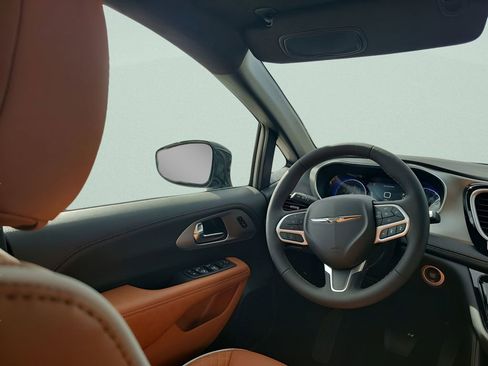 New 2026 Chrysler Pacifica Pinnacle image 15