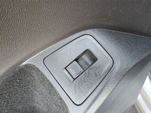 Used 2022 Volkswagen Tiguan SE R-Line image 24