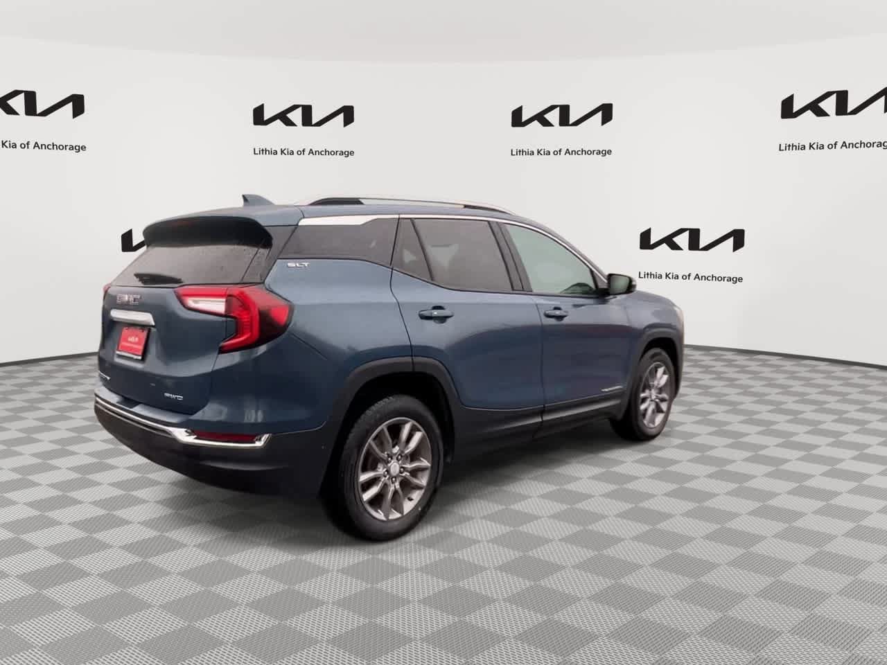 Used 2024 GMC Terrain SLT AWD/4WD image 9