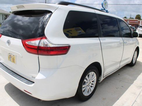 Used 2015 Toyota Sienna XLE FWD image 6