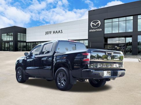 Used 2025 Nissan Frontier SV w/ SV Convenience Package RWD image 2