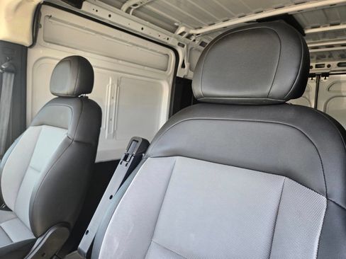 Used 2025 RAM ProMaster 2500 w/ Convenience Group FWD image 14