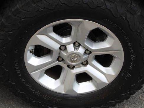 Used 2015 Toyota 4Runner SR5 image 9