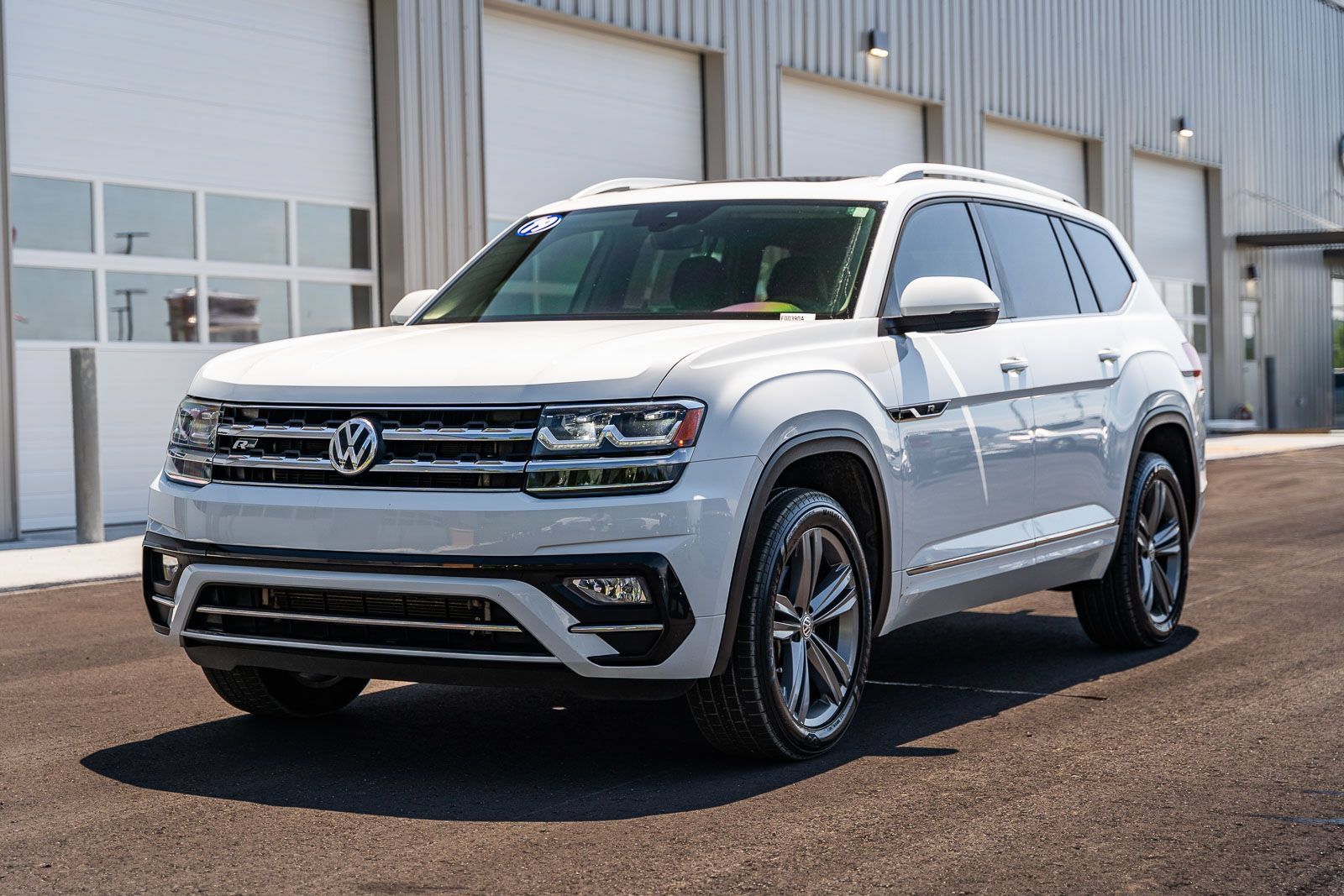 Used 2019 Volkswagen Atlas SE w/ Panoramic Sunroof Package FWD image 3