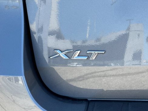 Used 2021 Ford Explorer XLT RWD image 41