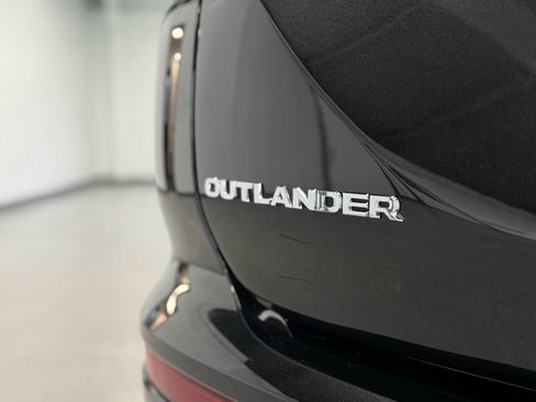 Used 2023 Mitsubishi Outlander ES AWD/4WD image 27