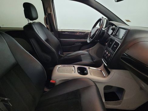 Used 2018 Dodge Grand Caravan SXT FWD image 21