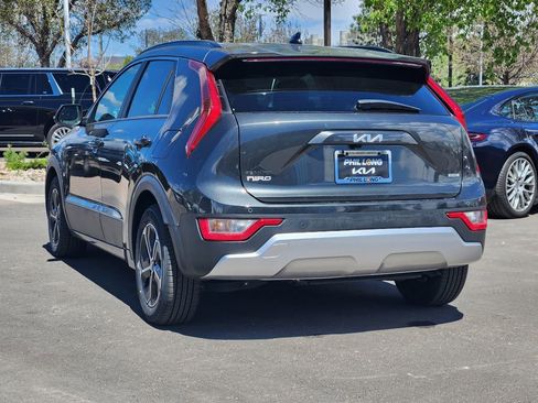 Used 2024 Kia Niro EX w/ EX Cold Weather Package FWD image 7