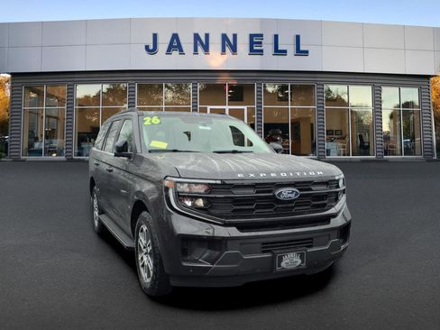 New 2026 Ford Expedition Active image 2