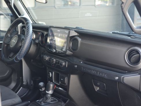 Used 2018 Jeep Wrangler Unlimited Sport AWD/4WD image 23