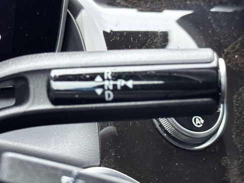 Used 2024 Mercedes-Benz GLC 300 4MATIC image 23