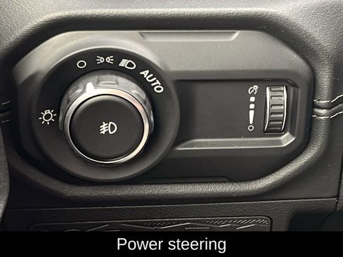 Used 2024 Jeep Wrangler Unlimited Rubicon w/ Technology Group image 25