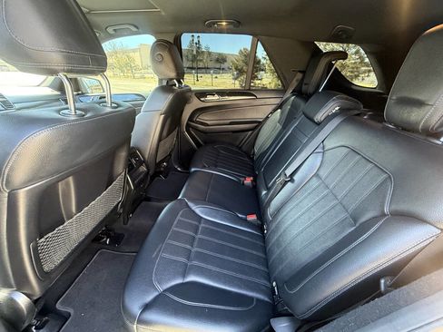 Used 2019 Mercedes-Benz GLE 400 GLE 400 4MATIC AWD 4dr SUV w/ Premium 1 Package image 17