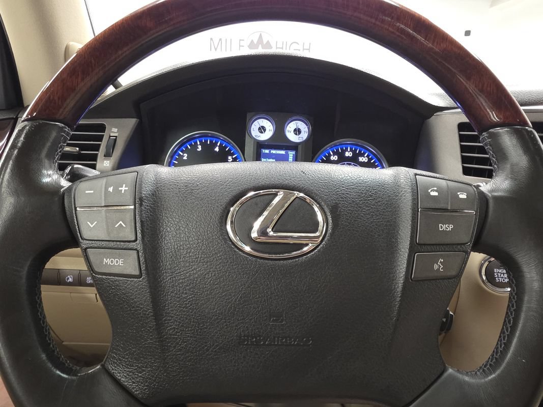 Used 2010 Lexus LX 570 4WD w/ Luxury Pkg image 38