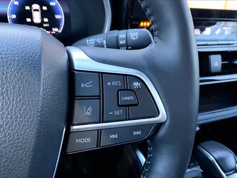 Certified 2025 Toyota Highlander Limited image 23