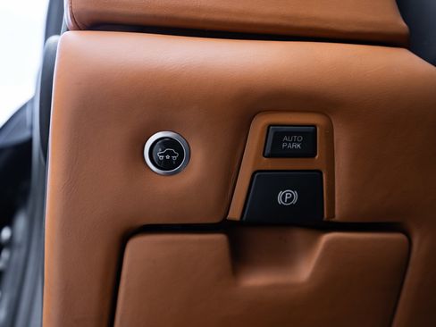 Used 2013 Ferrari FF image 23