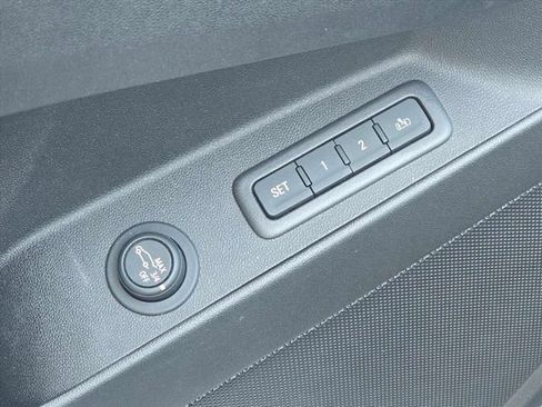 Used 2019 Chevrolet Equinox Premier FWD image 19