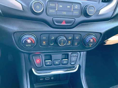 Used 2018 GMC Terrain Denali w/ Advanced Safety Package image 31