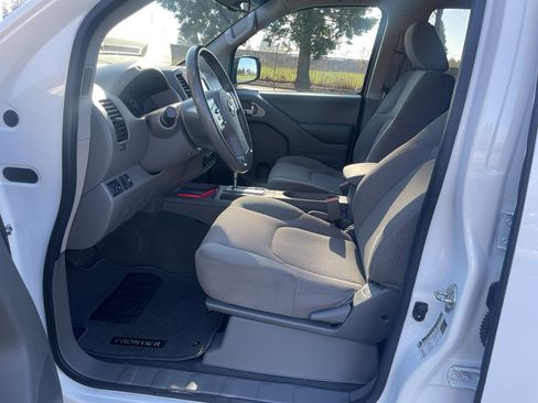 Used 2019 Nissan Frontier SV w/ Value Truck Package image 18