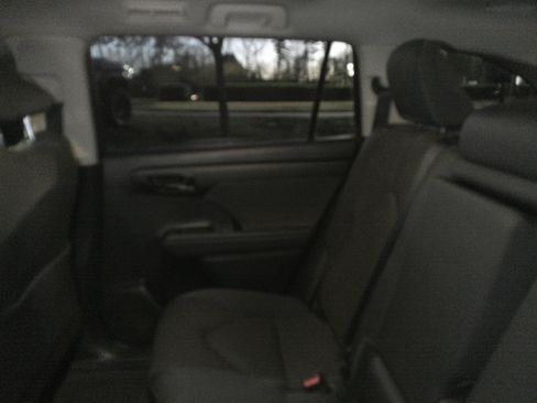 Used 2022 Toyota Highlander LE image 29