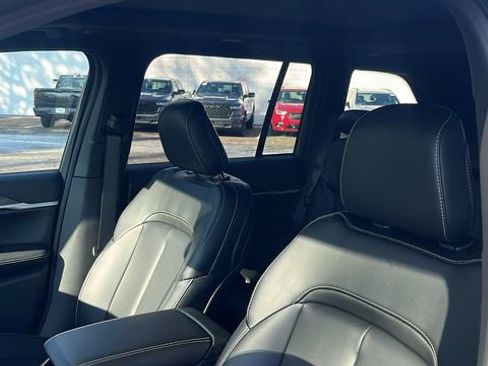 New 2026 Jeep Grand Cherokee Limited w/ Limited Altitude Package AWD/4WD image 9