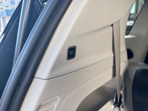 Used 2024 Chrysler Pacifica Touring-L FWD image 23