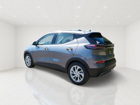 Used 2023 Chevrolet Bolt EUV LT w/ Driver Confidence Package FWD image 4