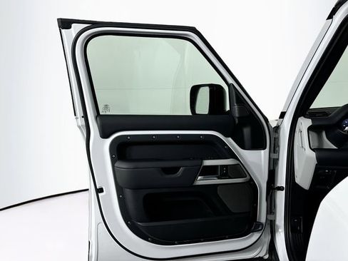 Used 2024 Land Rover Defender 110 X-Dynamic SE image 11