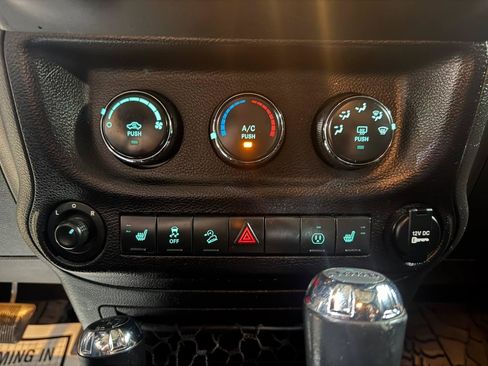 Used 2014 Jeep Wrangler Unlimited Sahara AWD/4WD image 22