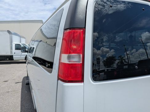 Used 2025 GMC Savana 3500 LT w/ LT Preferred Equipment Group RWD image 11