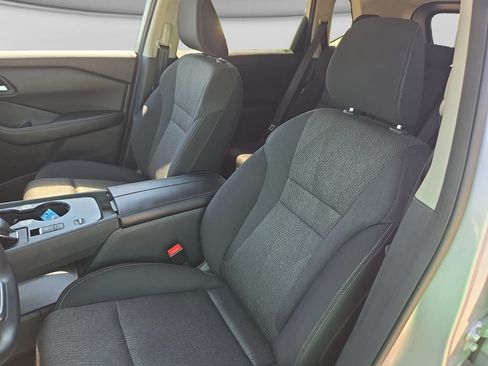 Used 2024 Nissan Rogue SV FWD image 24