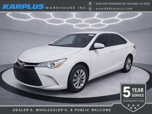 Used 2017 Toyota Camry LE FWD image 1
