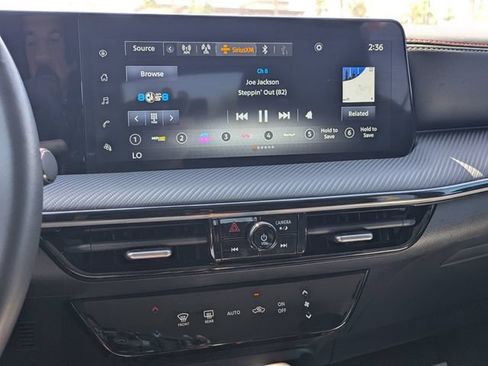 Certified 2025 Nissan Kicks SR FWD image 12