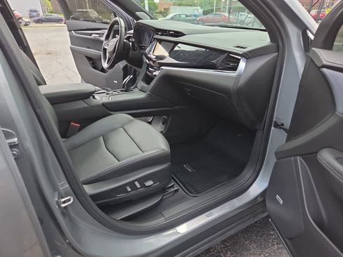 Used 2024 Cadillac XT6 Premium Luxury w/ Technology Package AWD/4WD image 24