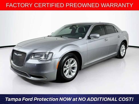 Used 2015 Chrysler 300 Limited RWD image 1